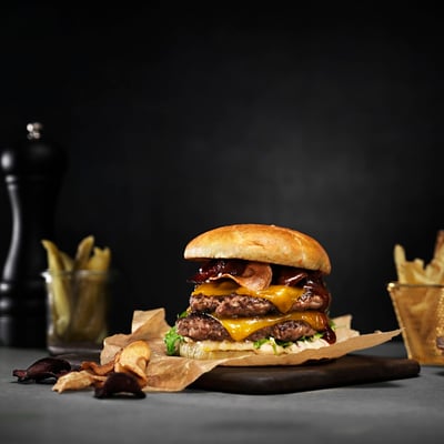 Ett härligt färgstarkt hamburgerbröd, smaksatt med riven färsk sötpotatis som gör brödet unikt soft och saftigt. Brödet innehåller mindre socker och är bakat med enbart ingredienser från växtriket.